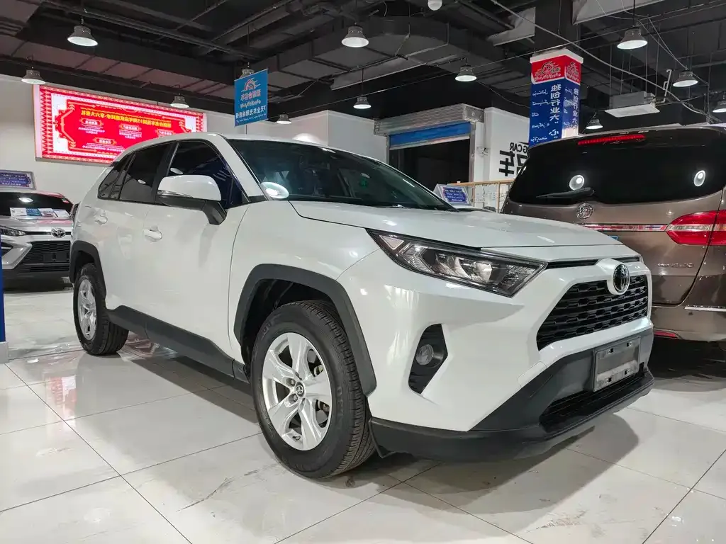 Toyota RAV4 — фото 5