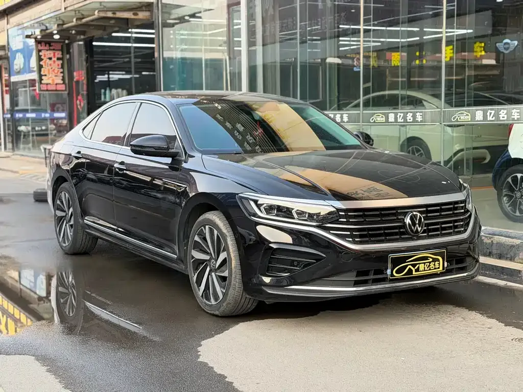 Volkswagen Passat — фото 1