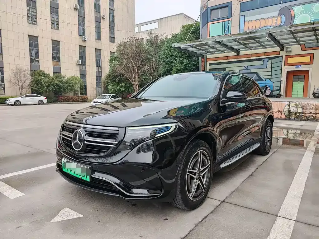 Mercedes-Benz EQC — фото 1
