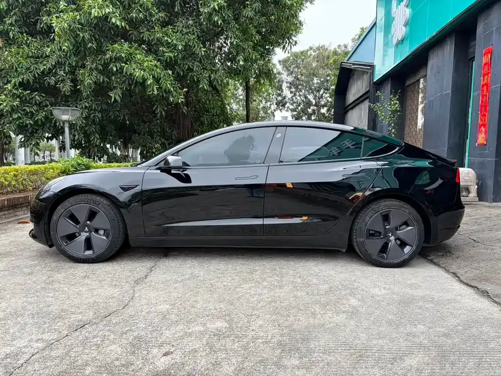 Tesla Model 3 — фото 10
