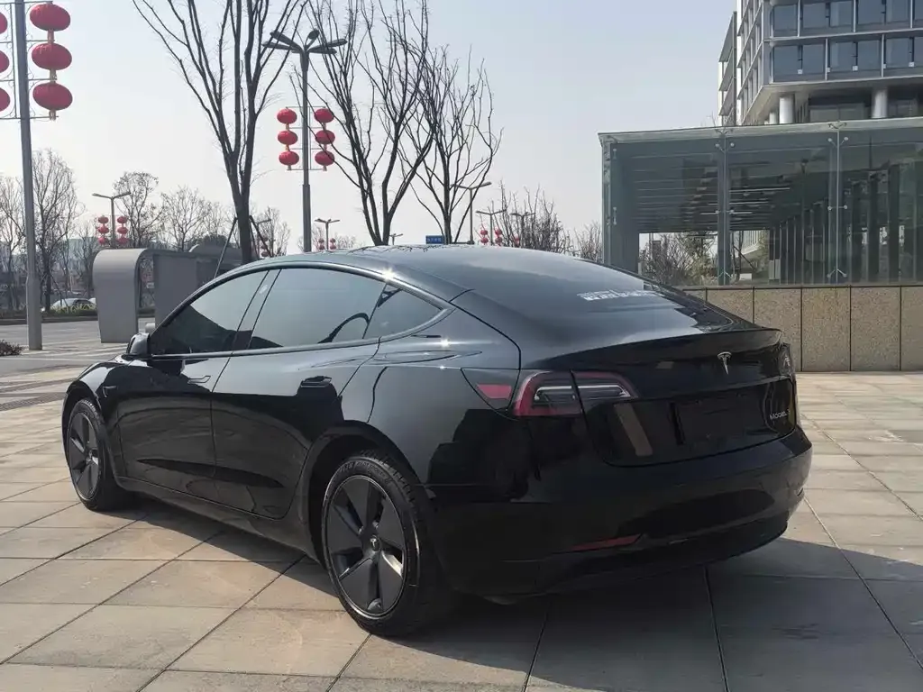 Tesla Model 3 — фото 9