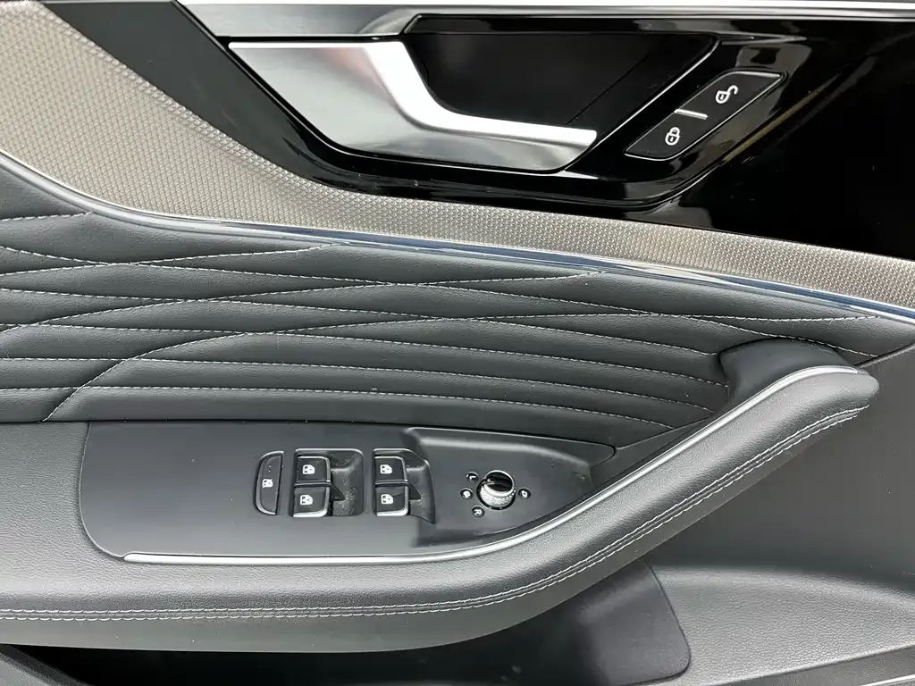 Hongqi HS5 2023 из CN, фото 3