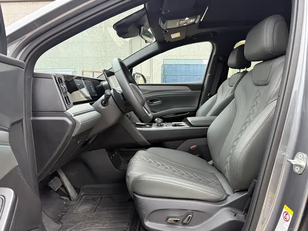 BYD L DM-i — фото 7