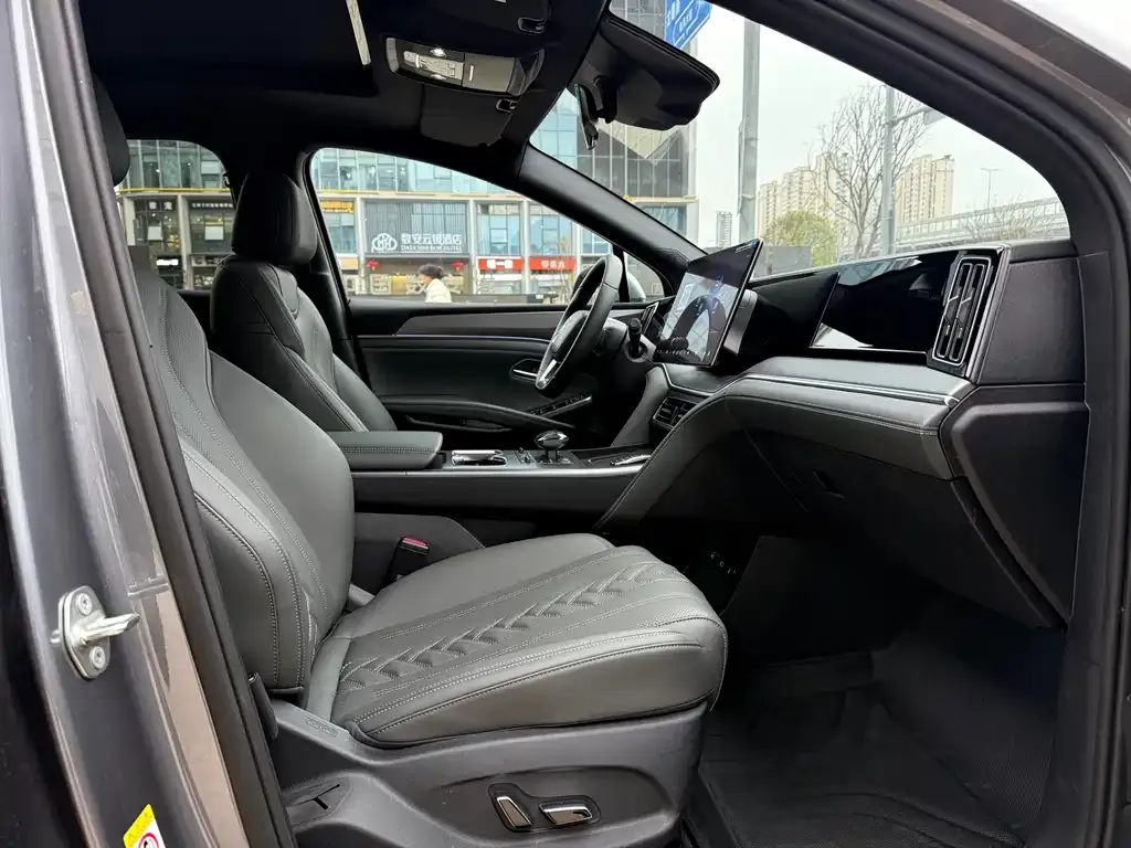 BYD L DM-i — фото 2