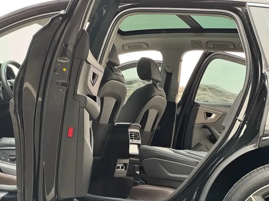 Audi Q7 2023 из CN, фото 6