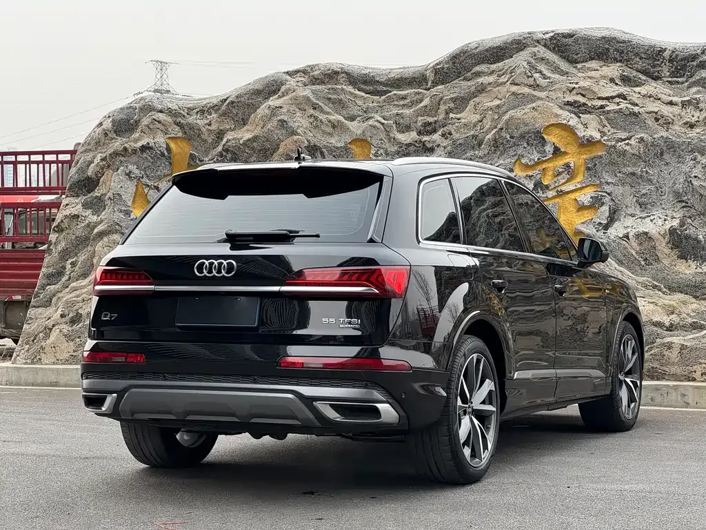 Audi Q7 2023 из CN, фото 9