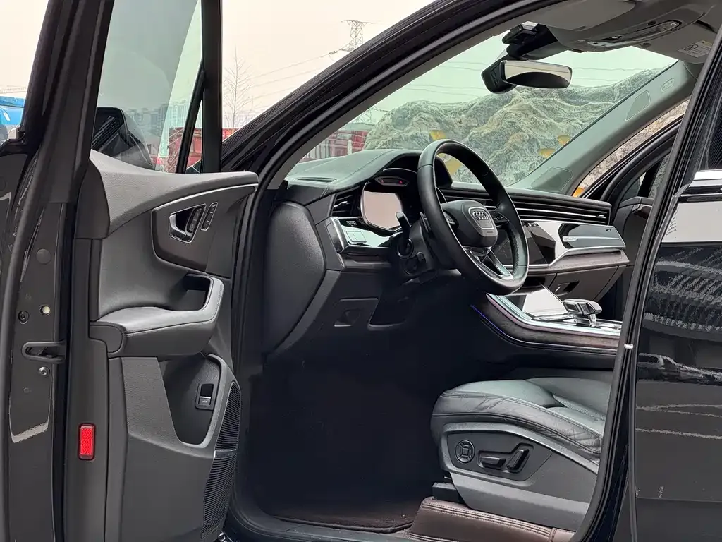 Audi Q7 2023 из CN, фото 8