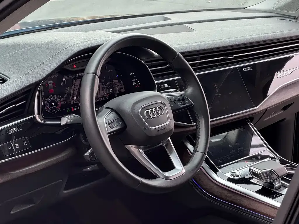 Audi Q7 2023 из CN, фото 2