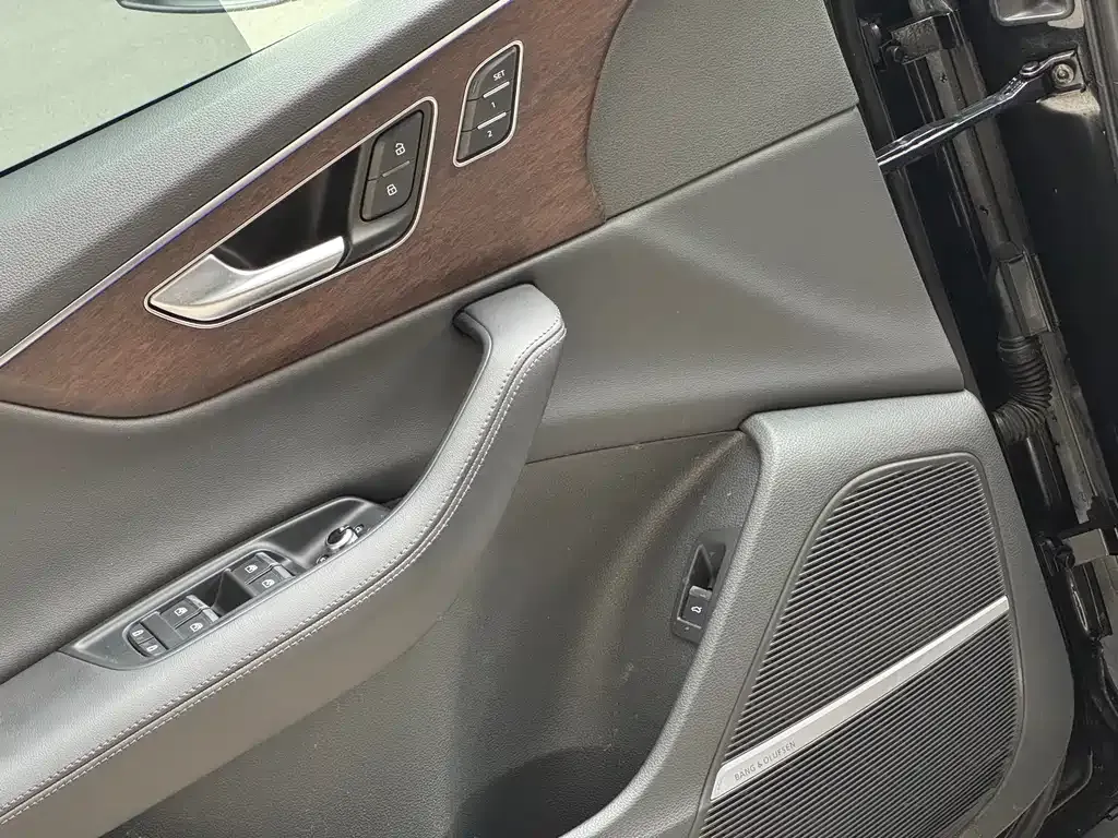 Audi Q7 2023 из CN, фото 5
