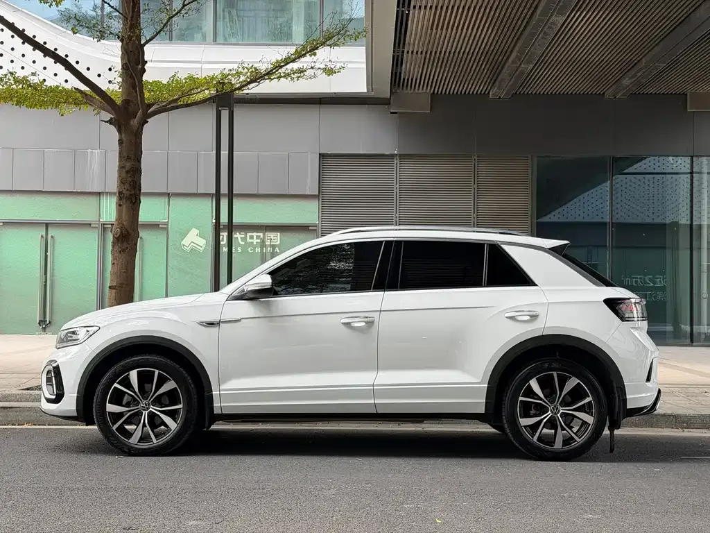 Volkswagen T-Roc — фото 10