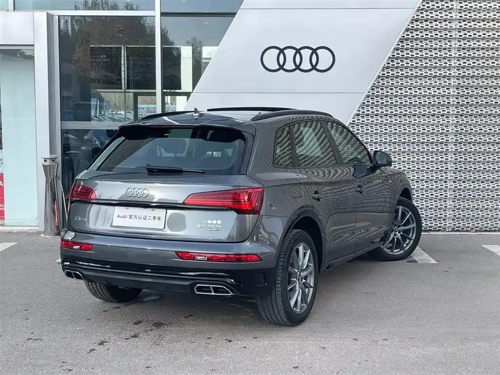 Audi Q5L — фото 6