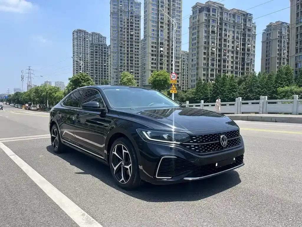 Volkswagen Passat 2023 из CN, фото 7