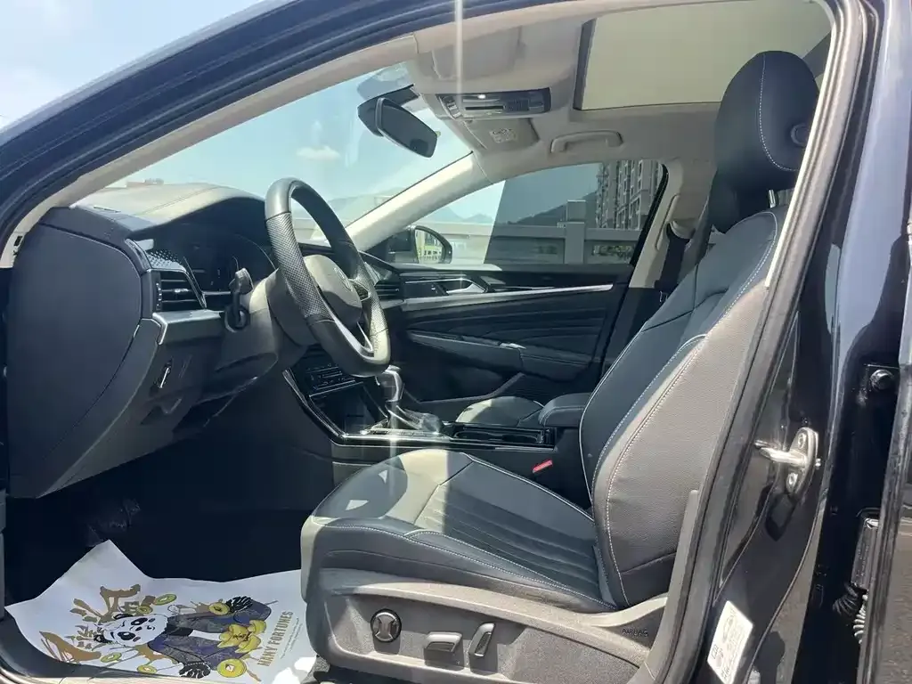 Volkswagen Passat 2023 из CN, фото 2
