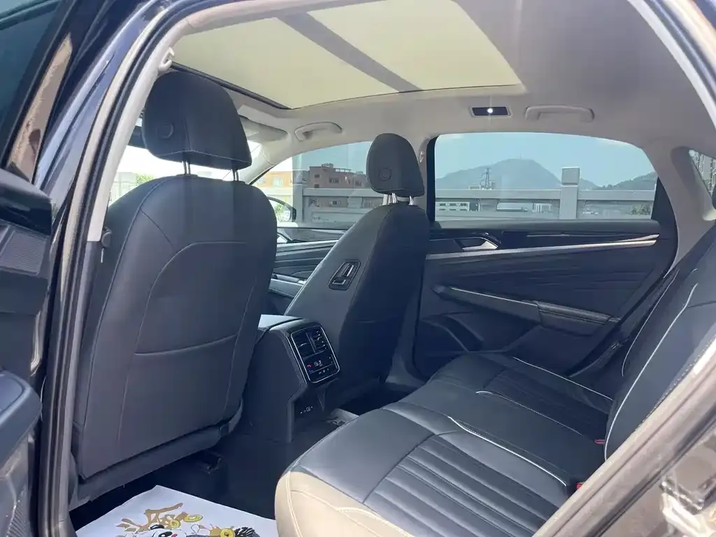 Volkswagen Passat 2023 из CN, фото 4