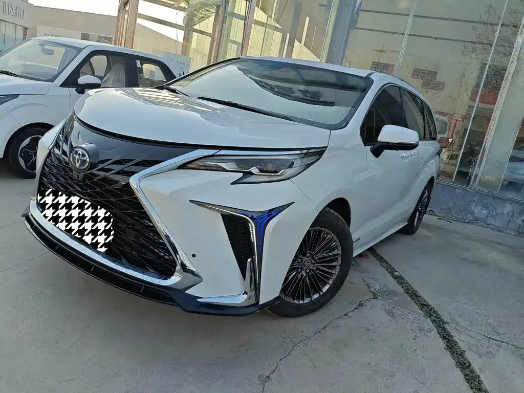 Toyota Sienna 2023 из CN, фото 1
