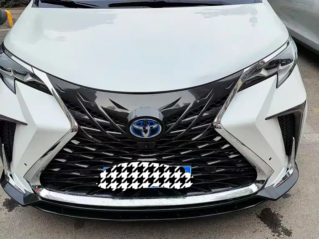 Toyota Sienna 2023 из CN, фото 2