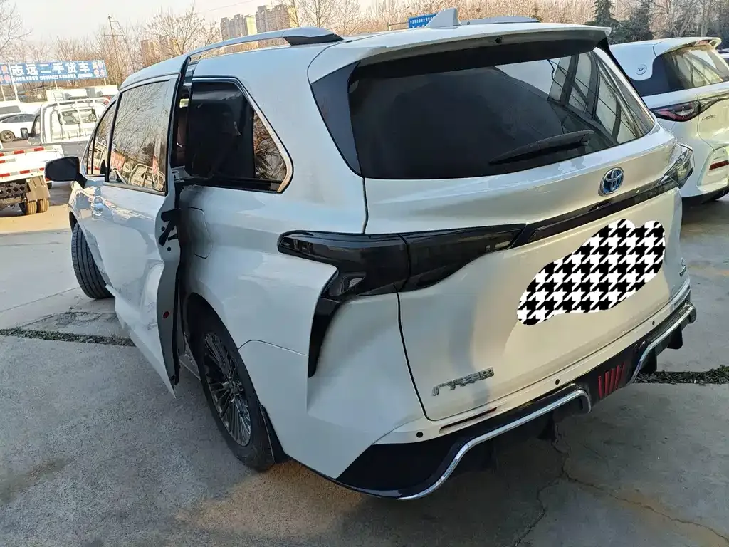 Toyota Sienna 2023 из CN, фото 3