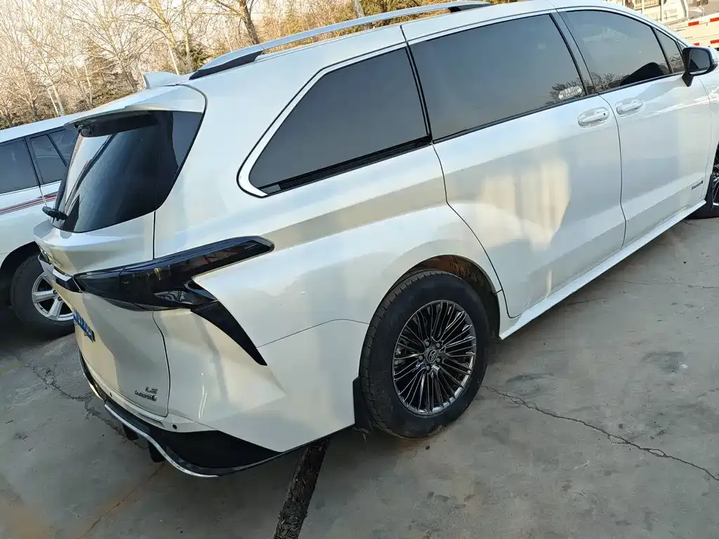 Toyota Sienna 2023 из CN, фото 5