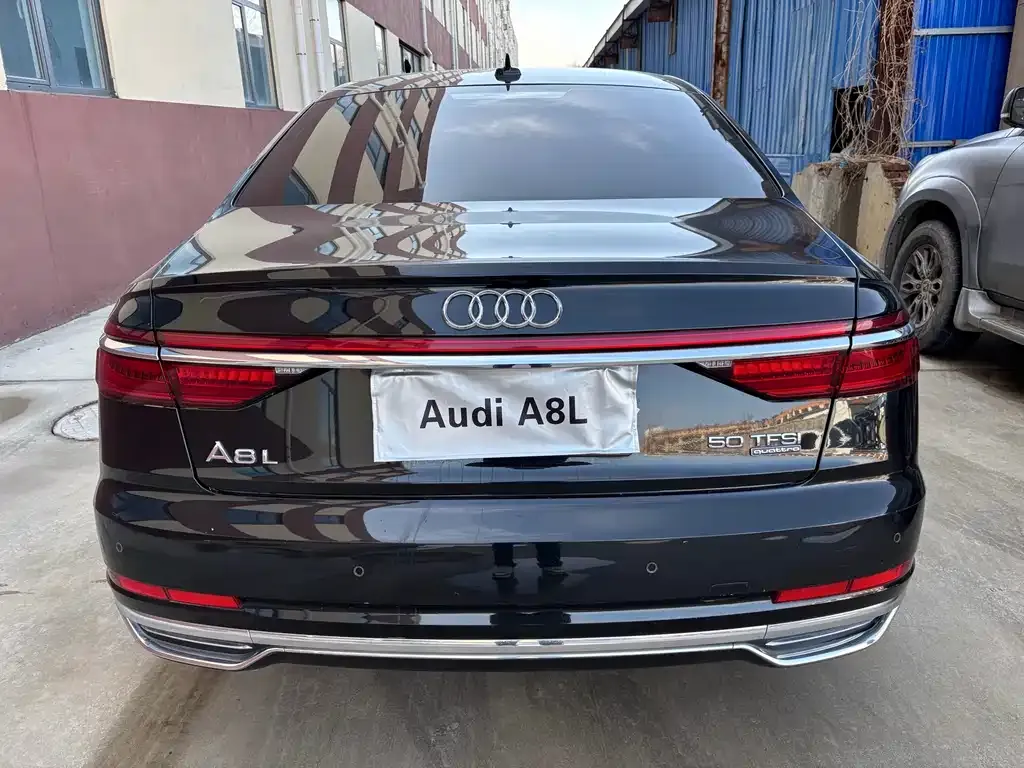 Audi A8 — фото 7