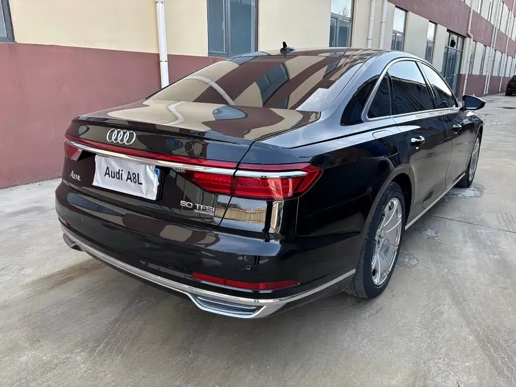 Audi A8 — фото 2