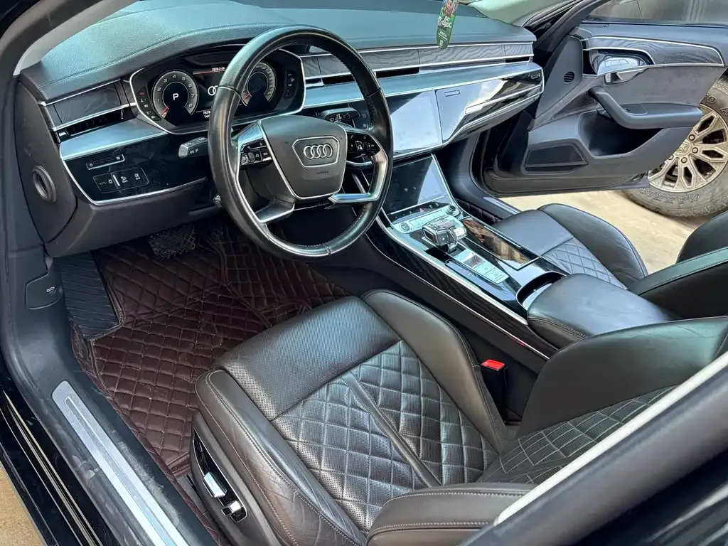 Audi A8 — фото 8