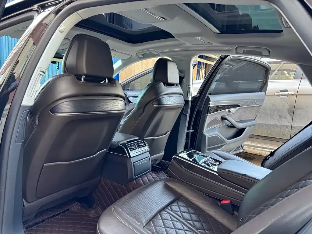 Audi A8 — фото 6