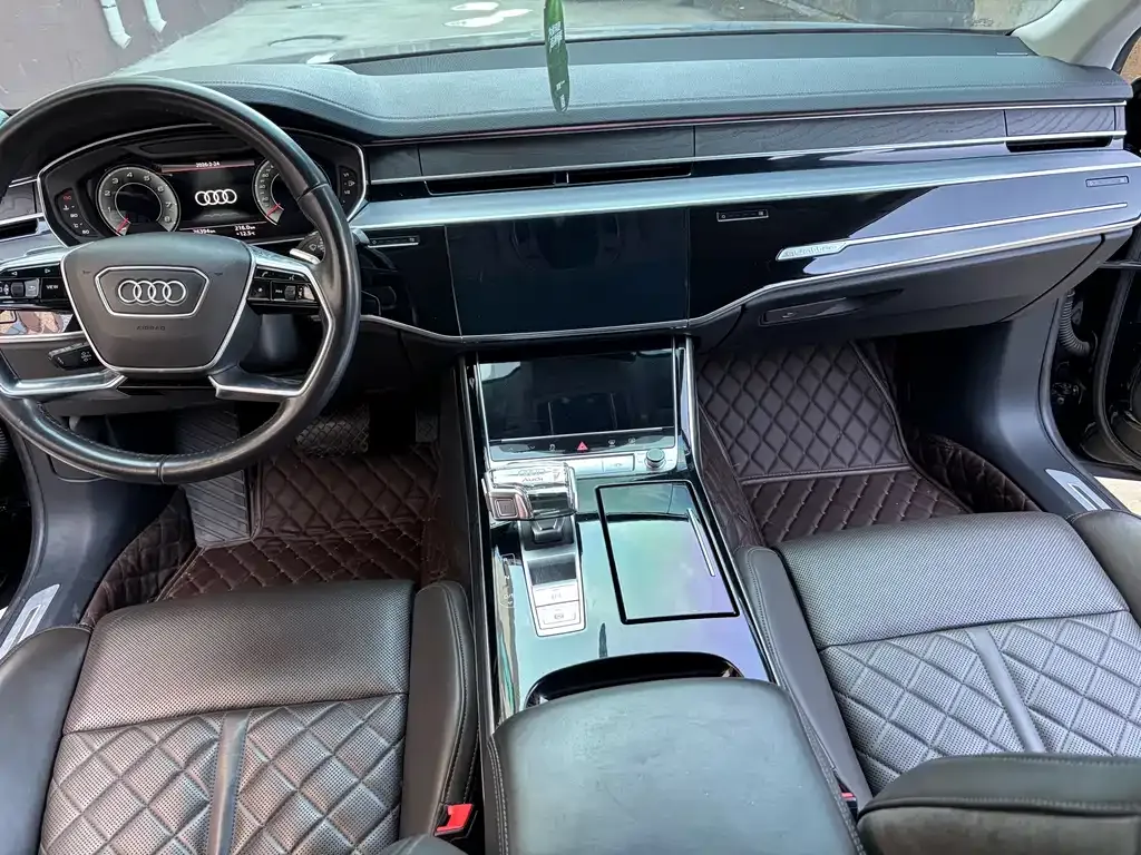 Audi A8 — фото 5