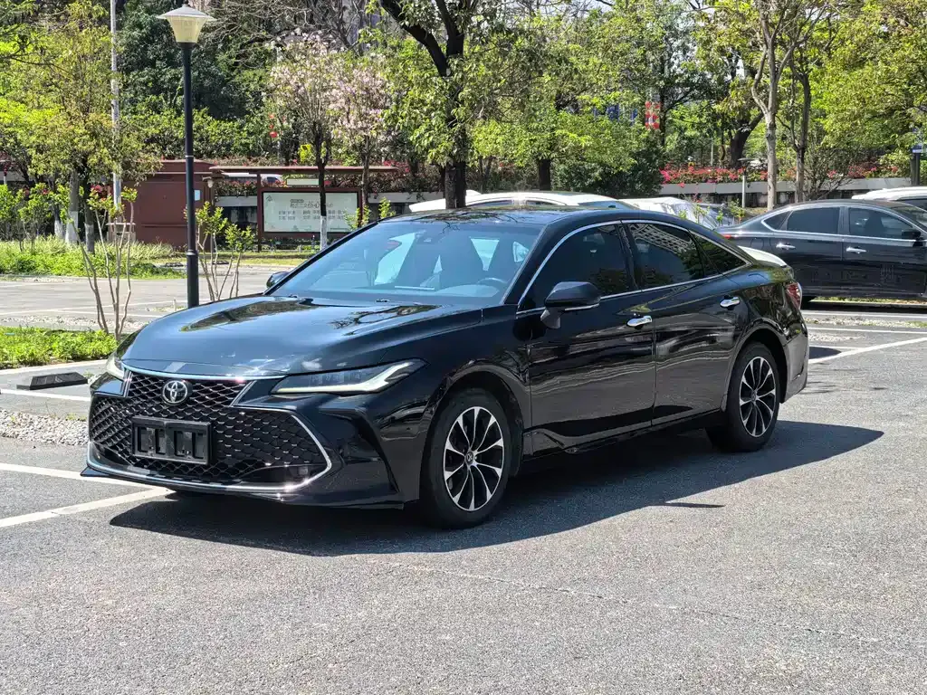 Toyota Avalon — фото 1