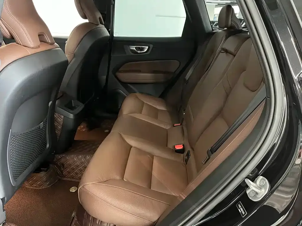 Volvo XC60 2023 из CN, фото 9
