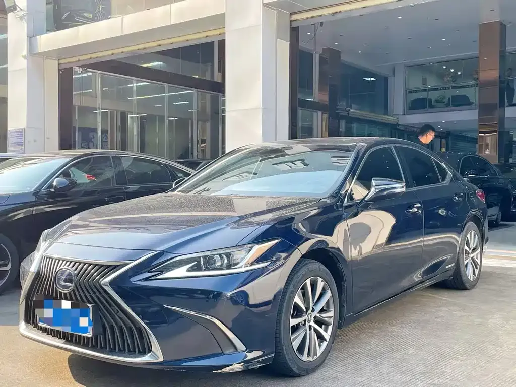 Lexus ES — фото 1