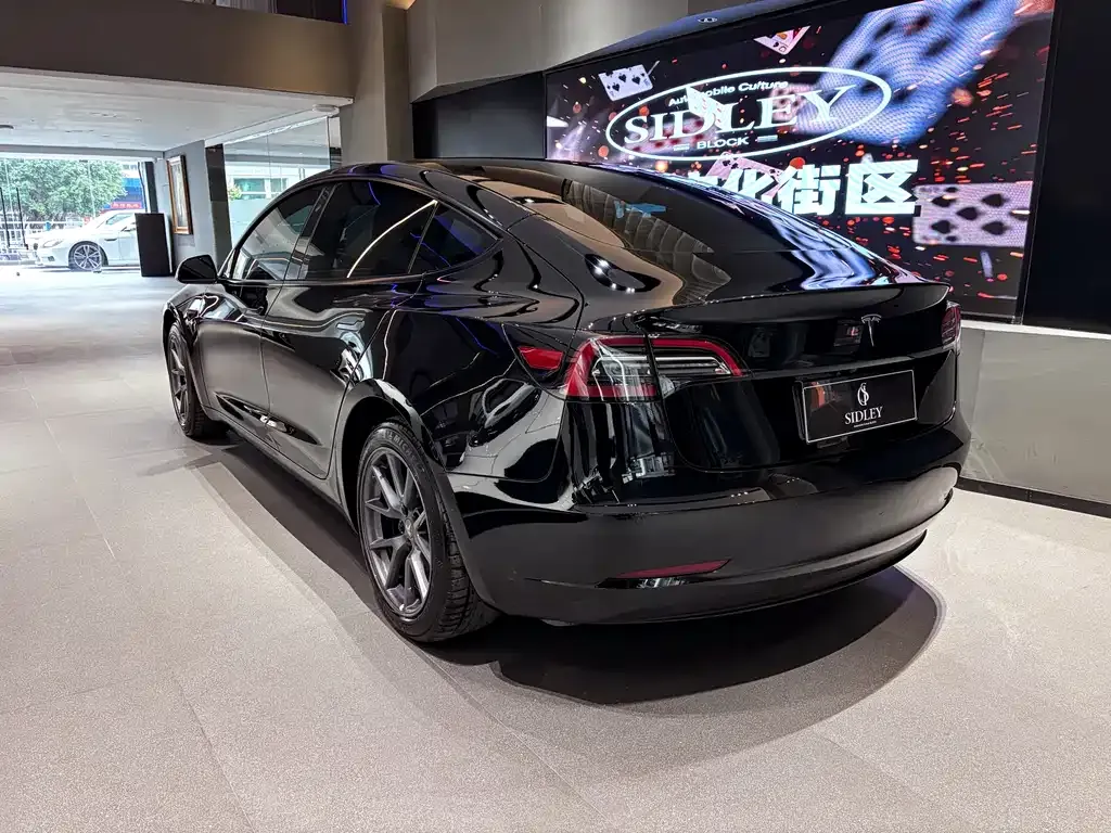 Tesla Model 3 — фото 10