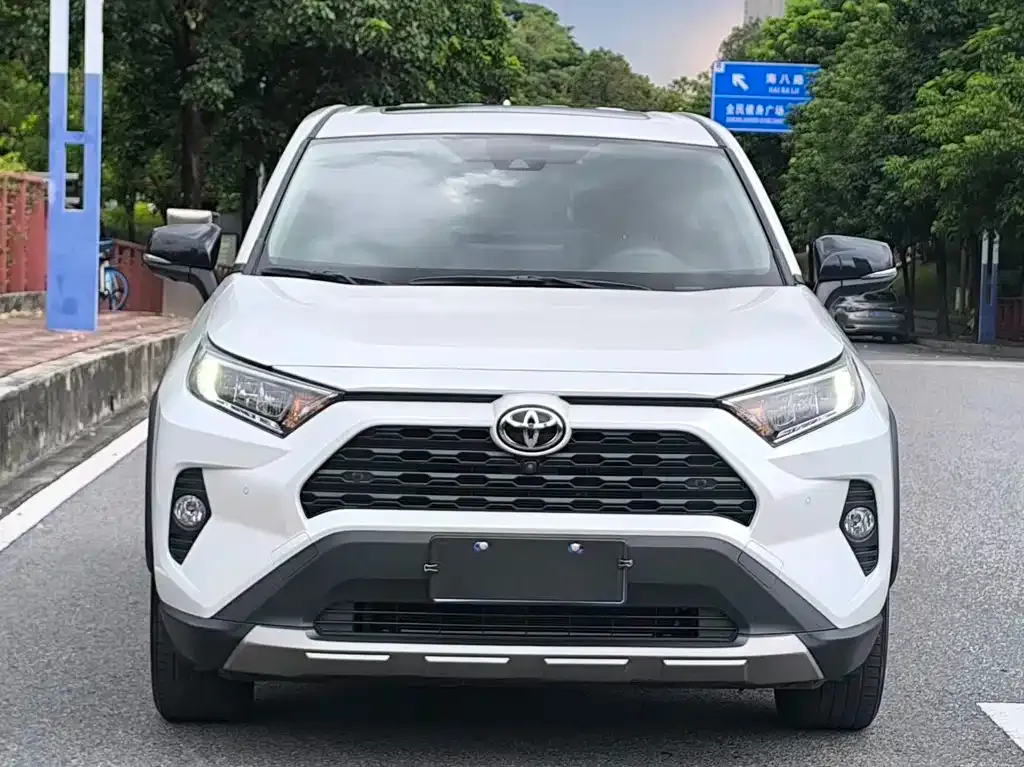 Toyota RAV4 — фото 8