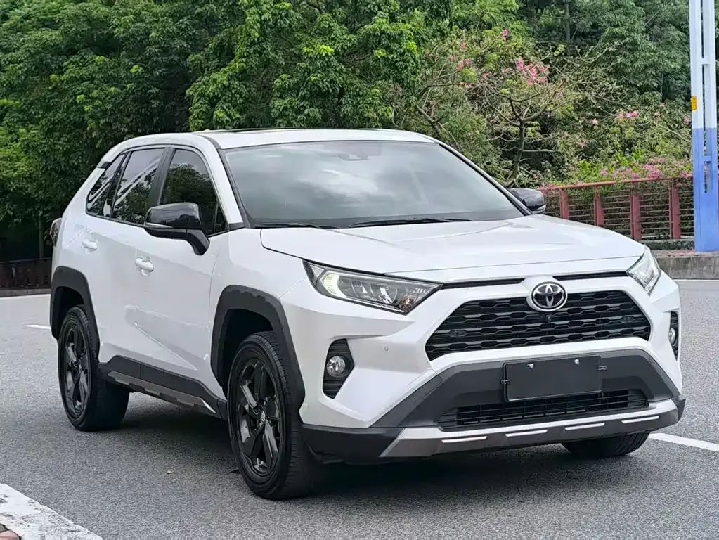 Toyota RAV4 — фото 9