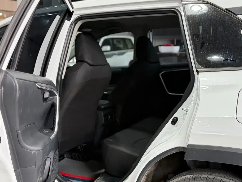 Toyota RAV4 2024 из CN, фото 4