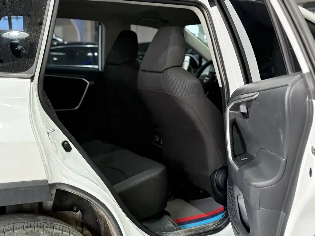 Toyota RAV4 2024 из CN, фото 3