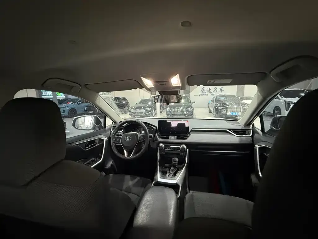 Toyota RAV4 2024 из CN, фото 8