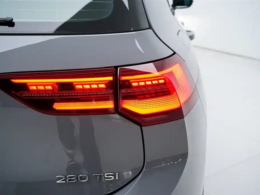 Volkswagen Golf 2024 из CN, фото 3