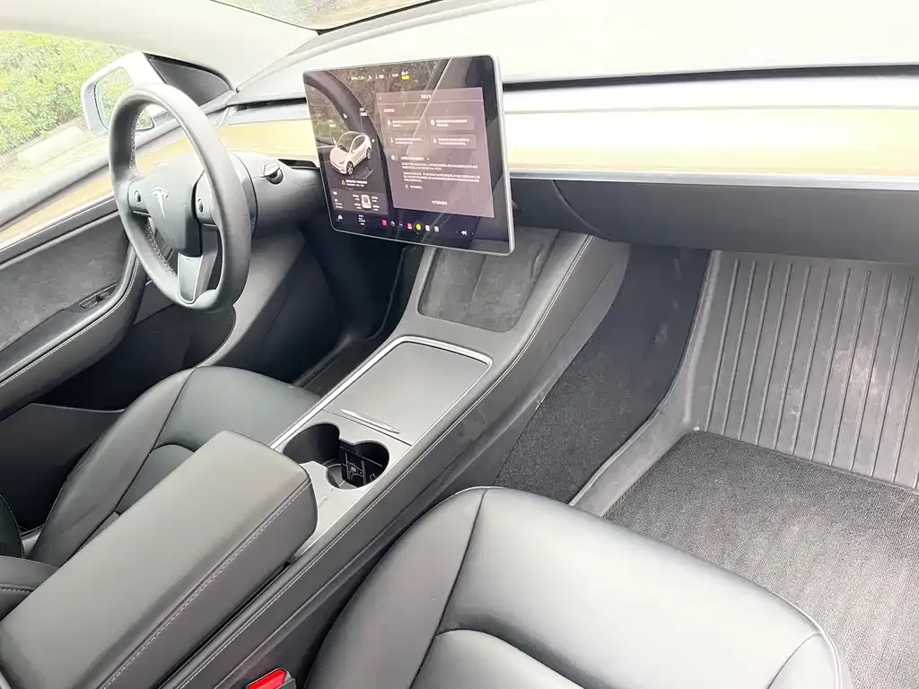 Tesla Model Y — фото 4