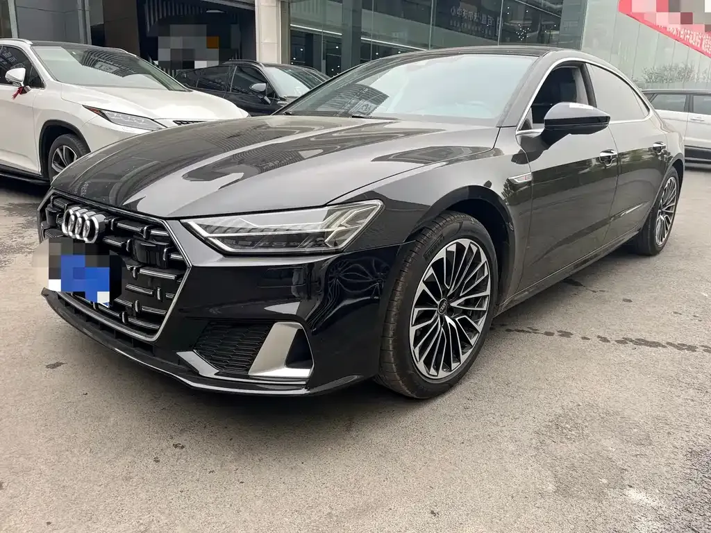Audi A7L — фото 1