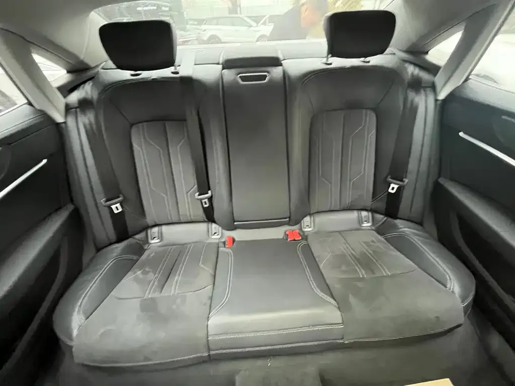 Audi A7L — фото 2
