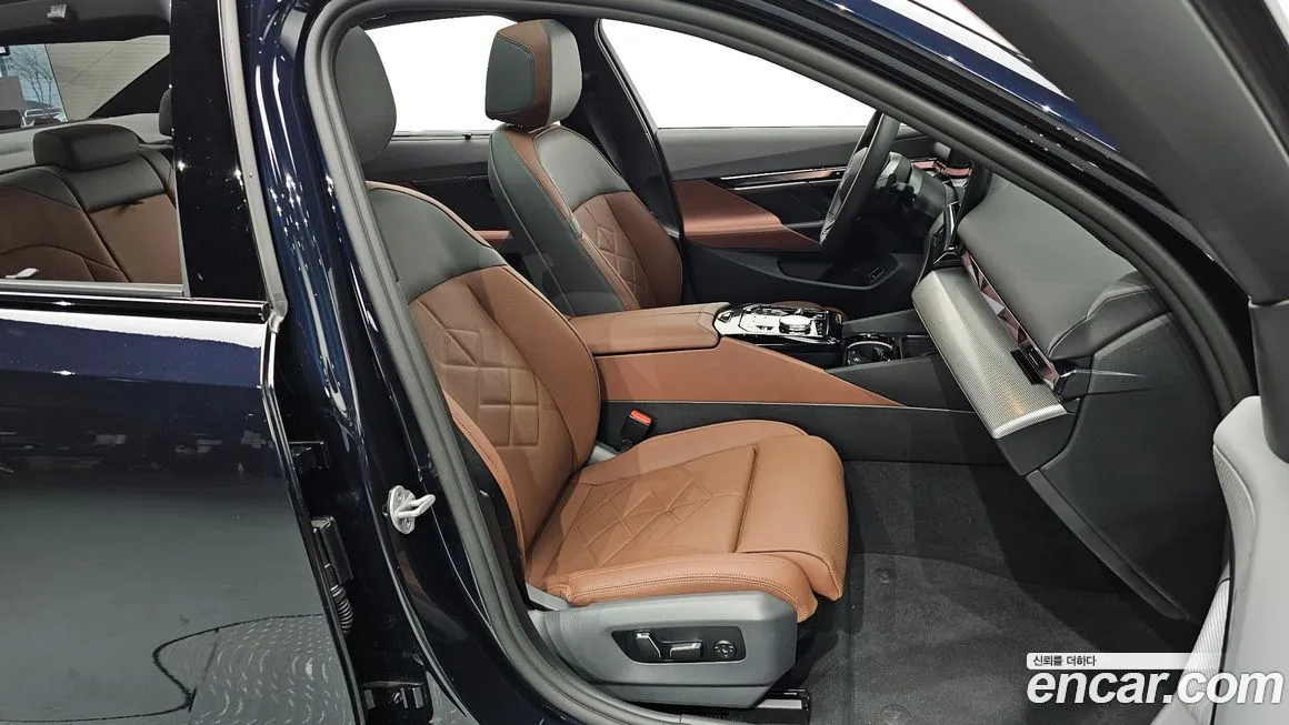 BMW 5-Series 2025 из KR, фото 5