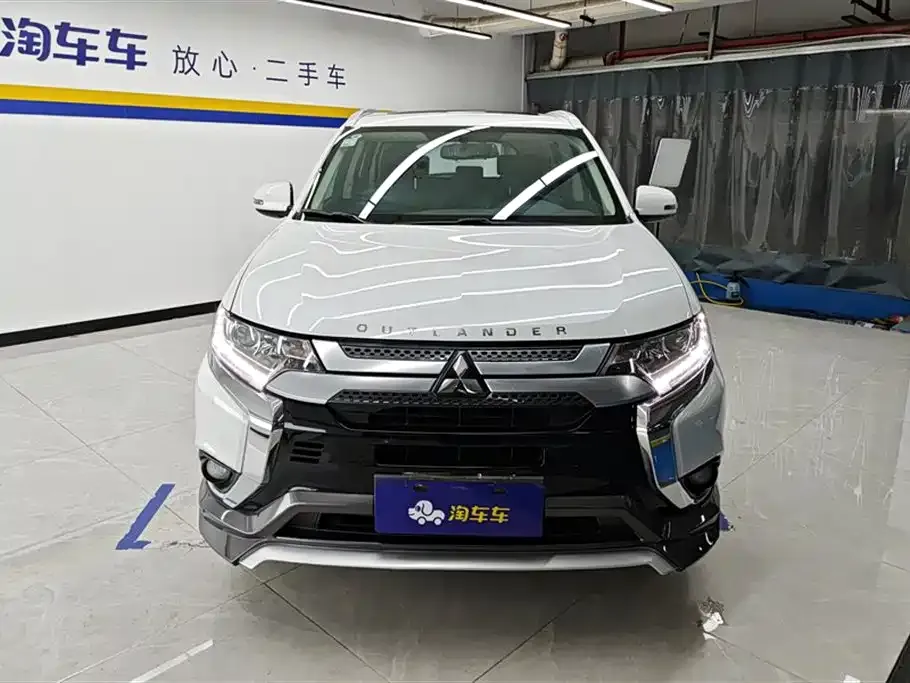 Mitsubishi Outlander — фото 2