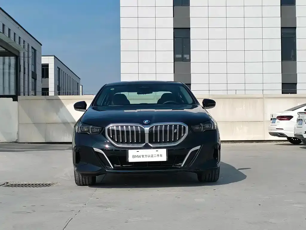 BMW i5 — фото 10