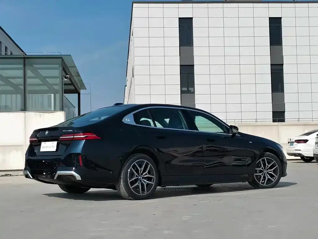 BMW i5 — фото 2