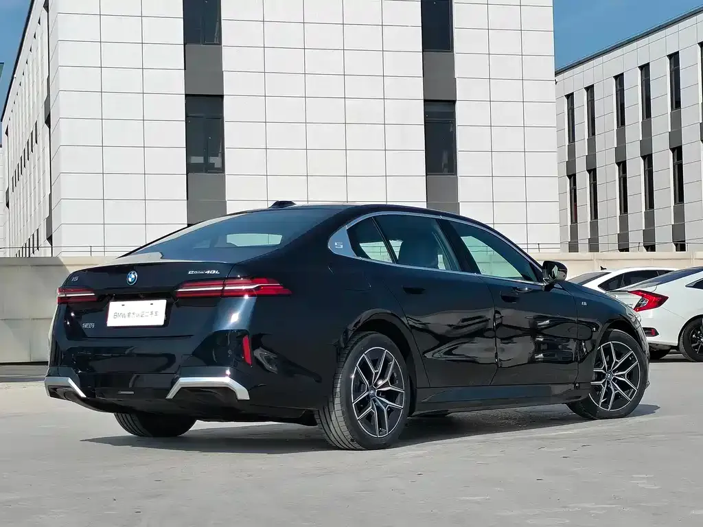 BMW i5 — фото 8
