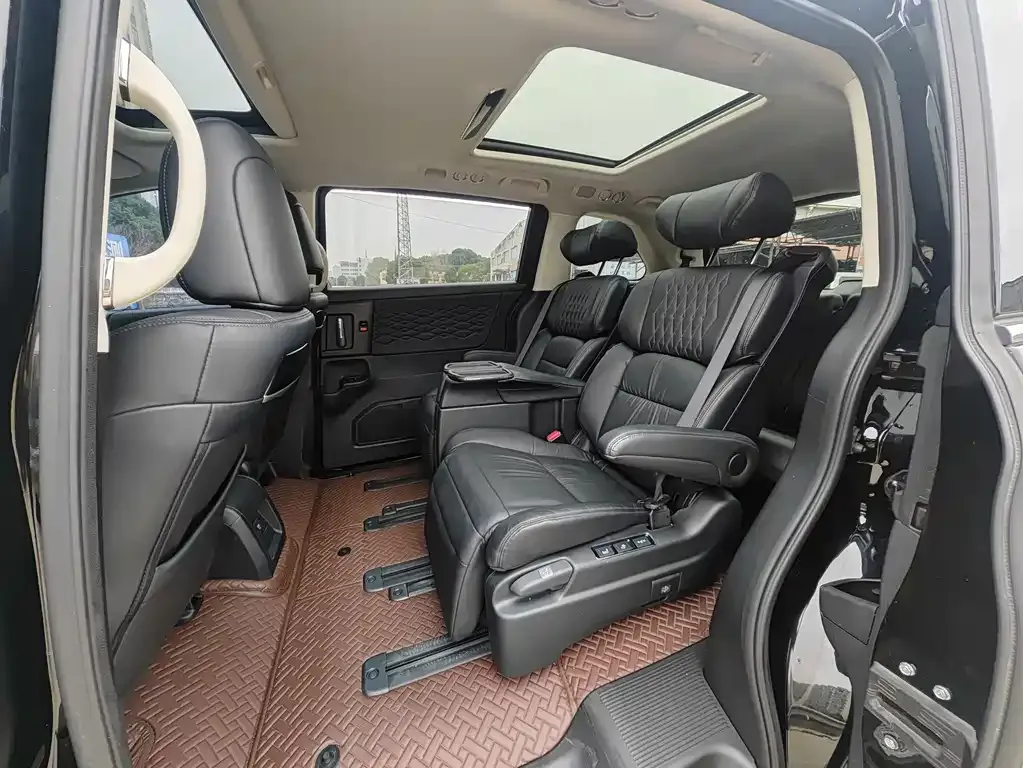 Honda Elysion 2023 из CN, фото 8