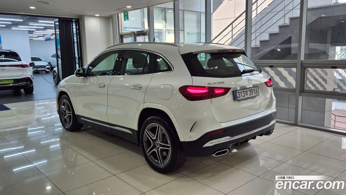 Mercedes-Benz GLA-Class — фото 6