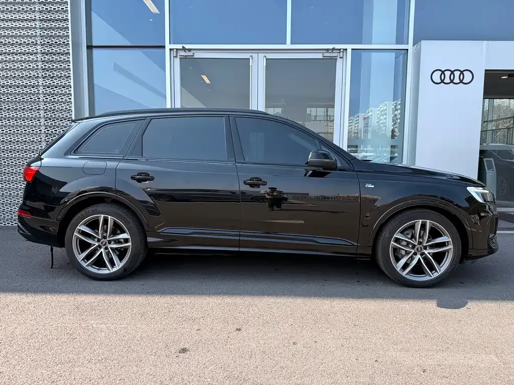 Audi Q7 2025 из CN, фото 5