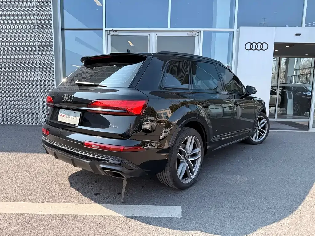 Audi Q7 2025 из CN, фото 4
