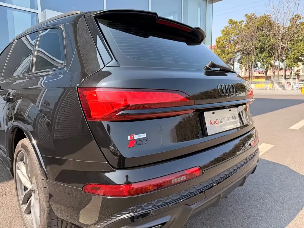 Audi Q7 2025 из CN, фото 6